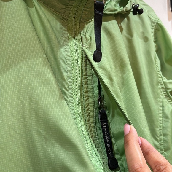 Woman’s L.L. Bean Rain Jacket O BUX3. Hooded, Nylon, lightweight. EUC! - Picture 8 of 10